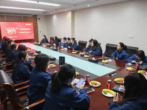 女神节欢乐 | 愿你熠熠青春，开放光线